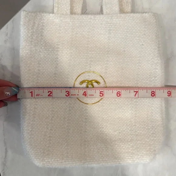 🔥CHANEL White and Gold Beauty Bag🔥 - Picture 6 of 6
